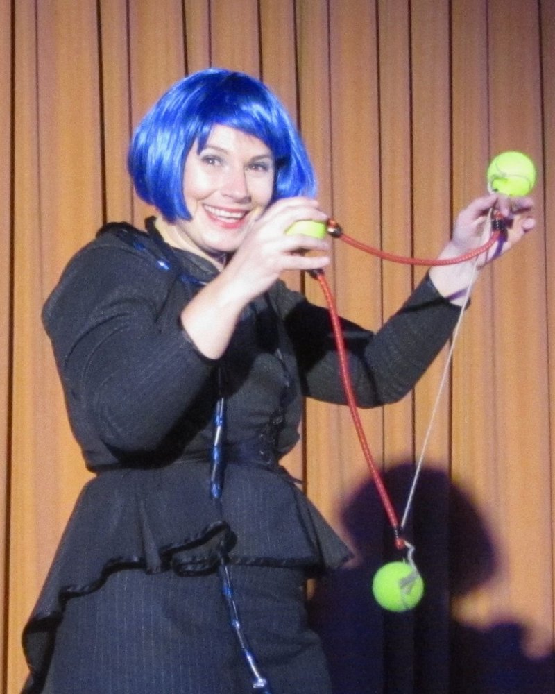 Chriska Wagner auf der Bühne im Wissenschaftstheater